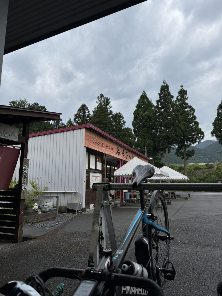 達磨茶屋とバイク